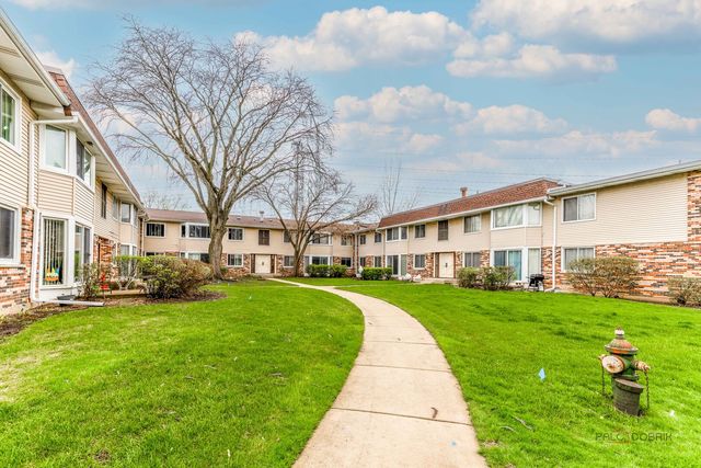 3100 Roberts Drive 5, Woodridge, IL 60517