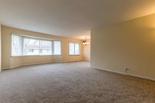 3100 Roberts Drive 5, Woodridge, IL 60517