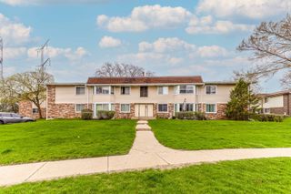 3100 Roberts Drive 5, Woodridge, IL 60517