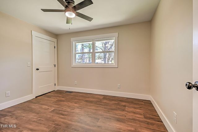 3601 Hazelnut Drive, Kingsport, TN 37664