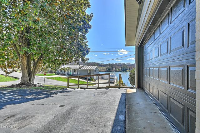 3601 Hazelnut Drive, Kingsport, TN 37664