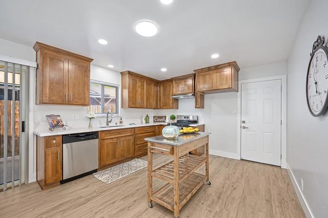 10229 S White Rock Rd, Rancho Cordova, CA 95670