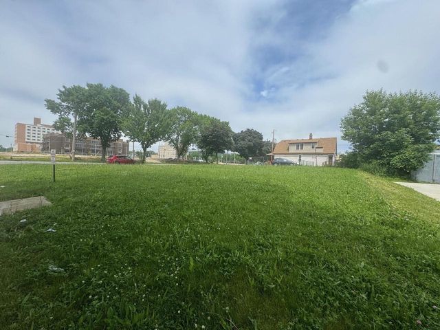 550 N 28TH STREET, Milwaukee, WI 53208