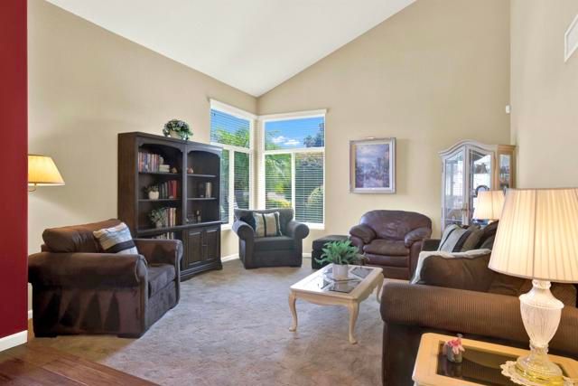 2207 Pleasantwood Lane, Escondido, CA 92026