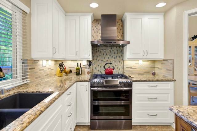 2207 Pleasantwood Lane, Escondido, CA 92026