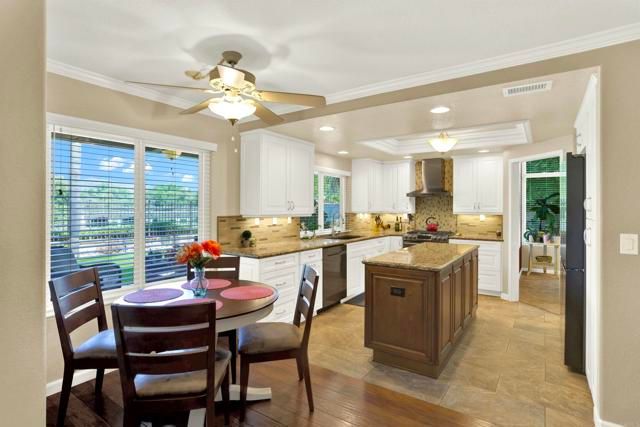 2207 Pleasantwood Lane, Escondido, CA 92026