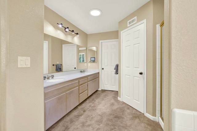 2207 Pleasantwood Lane, Escondido, CA 92026