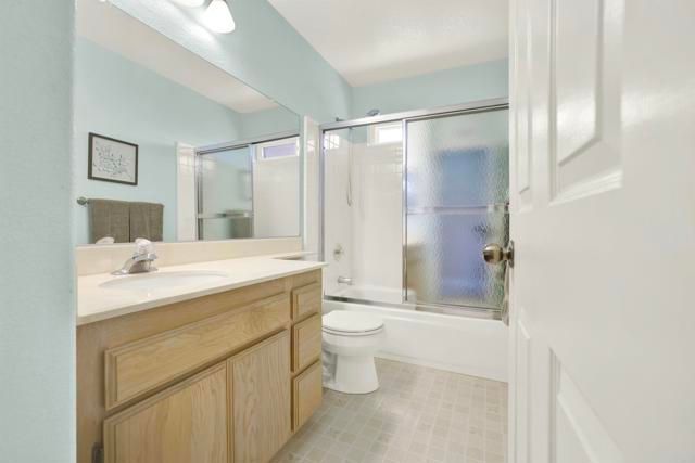 2207 Pleasantwood Lane, Escondido, CA 92026