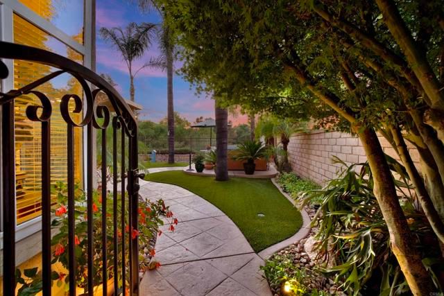 2207 Pleasantwood Lane, Escondido, CA 92026