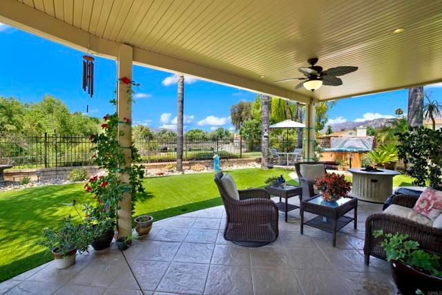 2207 Pleasantwood Lane, Escondido, CA 92026