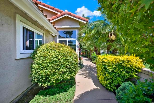 2207 Pleasantwood Lane, Escondido, CA 92026