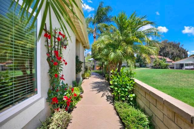 2207 Pleasantwood Lane, Escondido, CA 92026