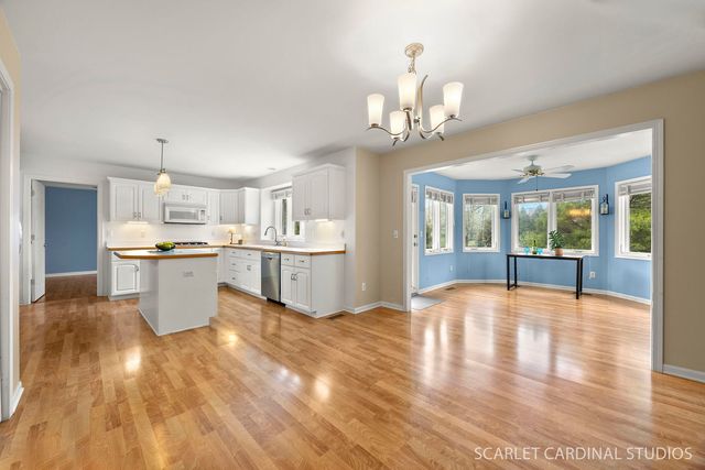 877 Elm Street, Sugar Grove, IL 60554