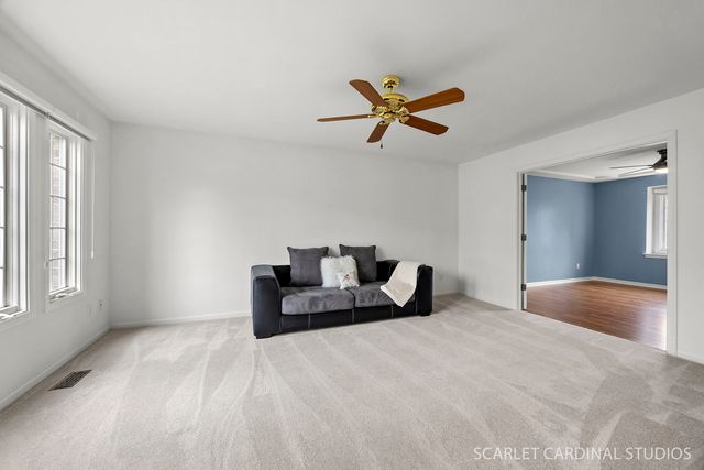 877 Elm Street, Sugar Grove, IL 60554