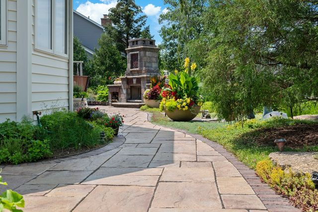 877 Elm Street, Sugar Grove, IL 60554