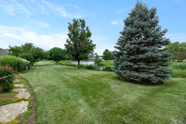877 Elm Street, Sugar Grove, IL 60554