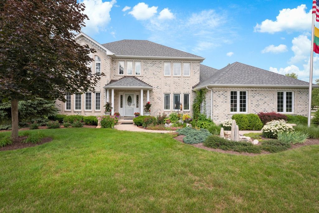 877 Elm Street, Sugar Grove, IL 60554