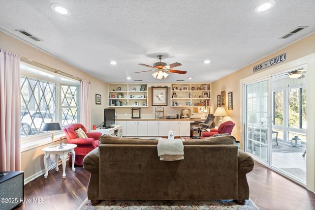 122 North Hills Drive, Wilmington, NC 28411