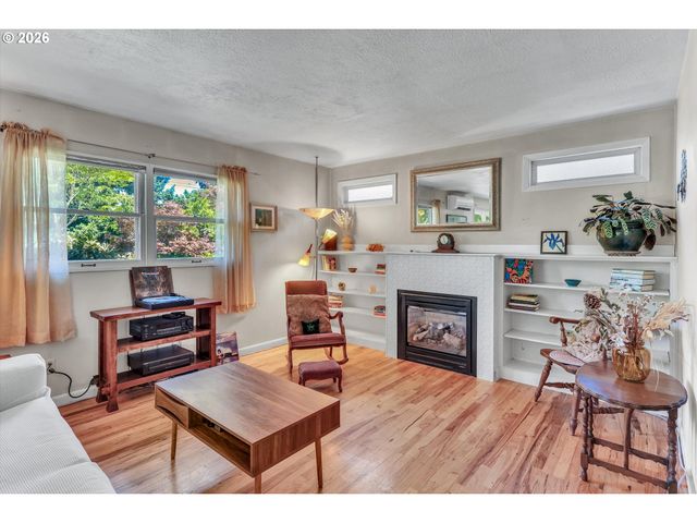 6222 Ne BEECH St, Portland, OR 97213