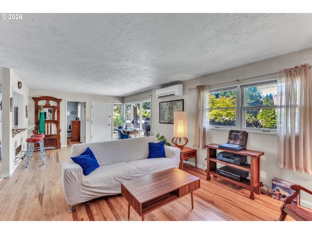 6222 Ne BEECH St, Portland, OR 97213