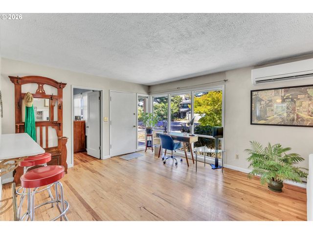 6222 Ne BEECH St, Portland, OR 97213