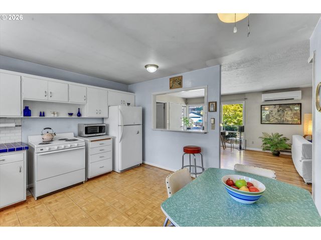 6222 Ne BEECH St, Portland, OR 97213