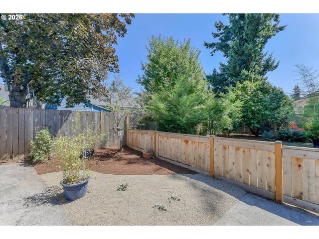 6222 Ne BEECH St, Portland, OR 97213