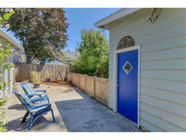 6222 Ne BEECH St, Portland, OR 97213