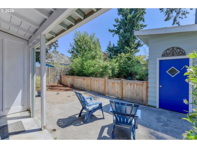 6222 Ne BEECH St, Portland, OR 97213