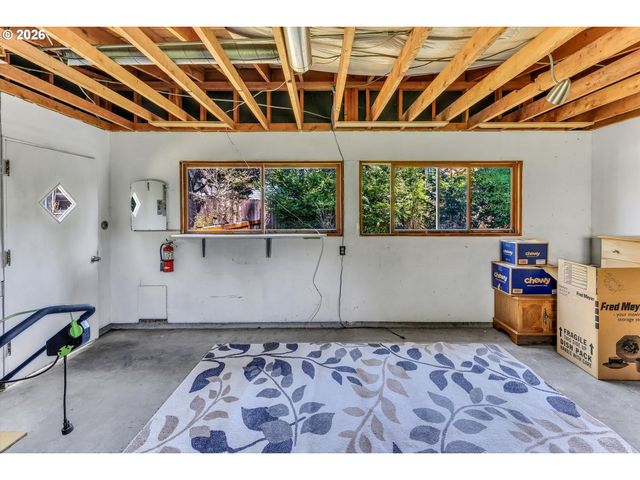 6222 Ne BEECH St, Portland, OR 97213