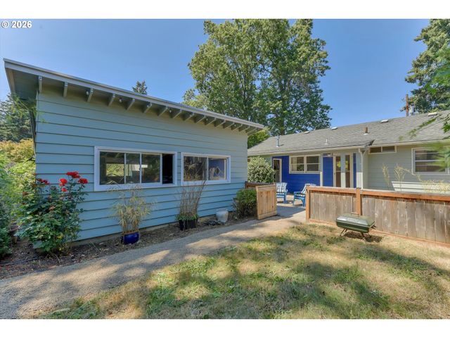 6222 Ne BEECH St, Portland, OR 97213