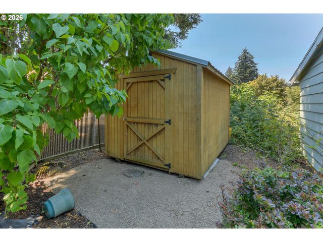 6222 Ne BEECH St, Portland, OR 97213