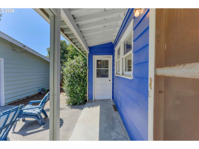6222 Ne BEECH St, Portland, OR 97213