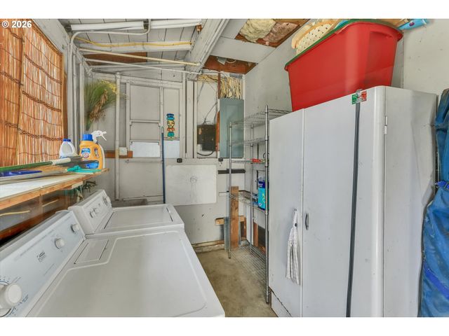 6222 Ne BEECH St, Portland, OR 97213