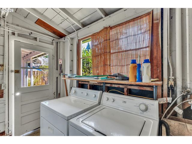 6222 Ne BEECH St, Portland, OR 97213