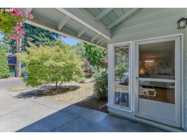 6222 Ne BEECH St, Portland, OR 97213