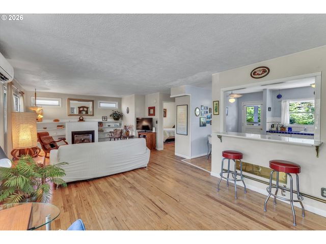 6222 Ne BEECH St, Portland, OR 97213