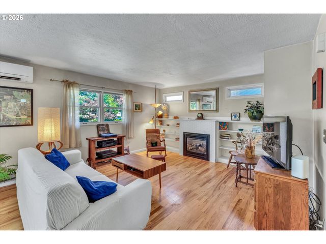 6222 Ne BEECH St, Portland, OR 97213