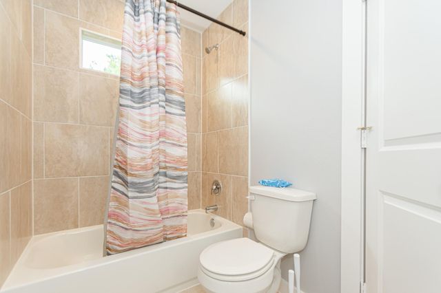 618 Maple Way A, Houston, TX 77015