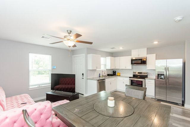 618 Maple Way A, Houston, TX 77015