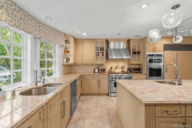 5 Hemlock Drive, Brookville, NY 11545