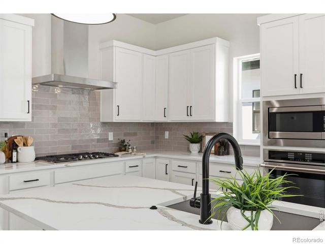 1727 Barefoot Drive, Windsor, CO 80550