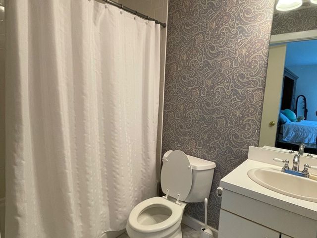 15 Hammersmith Road 33, Newport, RI 02840