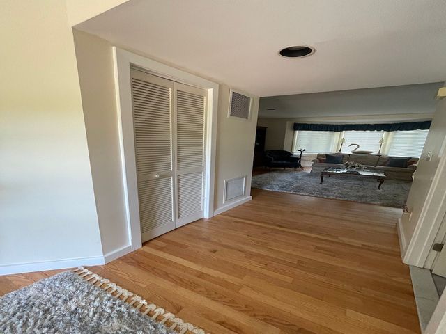 15 Hammersmith Road 33, Newport, RI 02840