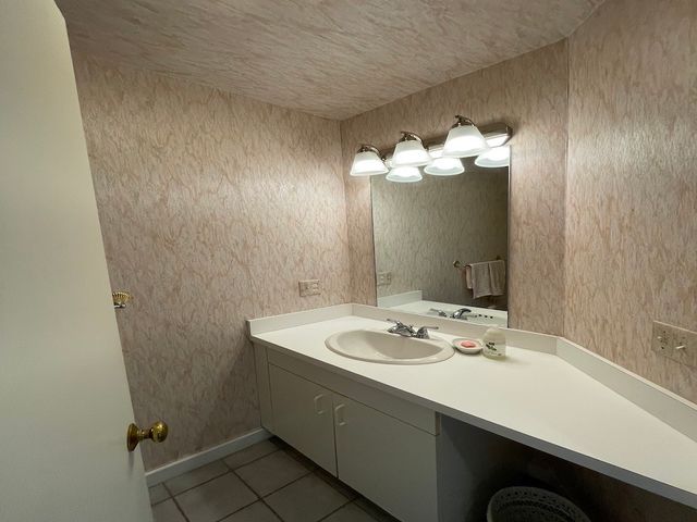 15 Hammersmith Road 33, Newport, RI 02840