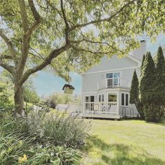 15 Hammersmith Road 33, Newport, RI 02840