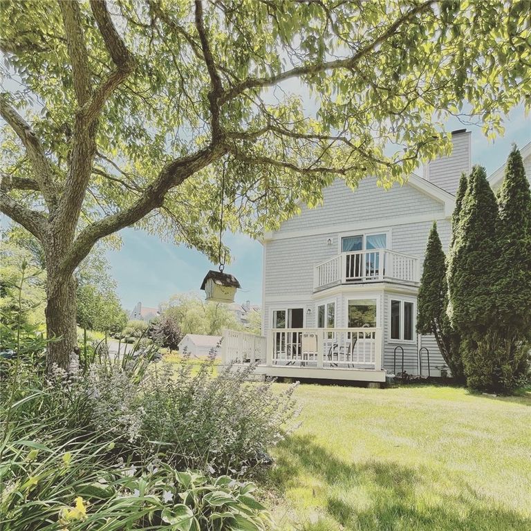 15 Hammersmith Road 33, Newport, RI 02840