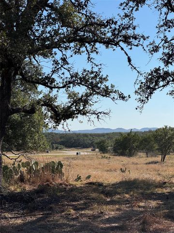 30 Coastal LOOP, Johnson City, TX 78636