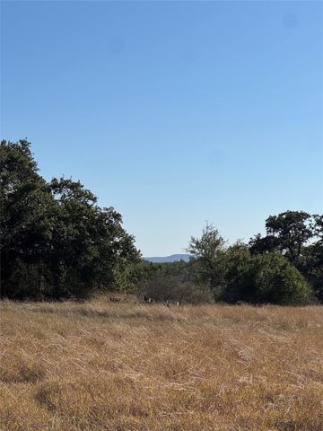 30 Coastal LOOP, Johnson City, TX 78636