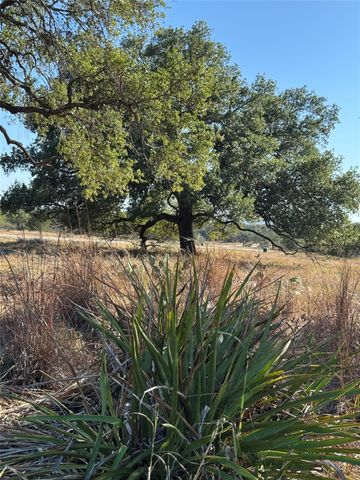 30 Coastal LOOP, Johnson City, TX 78636